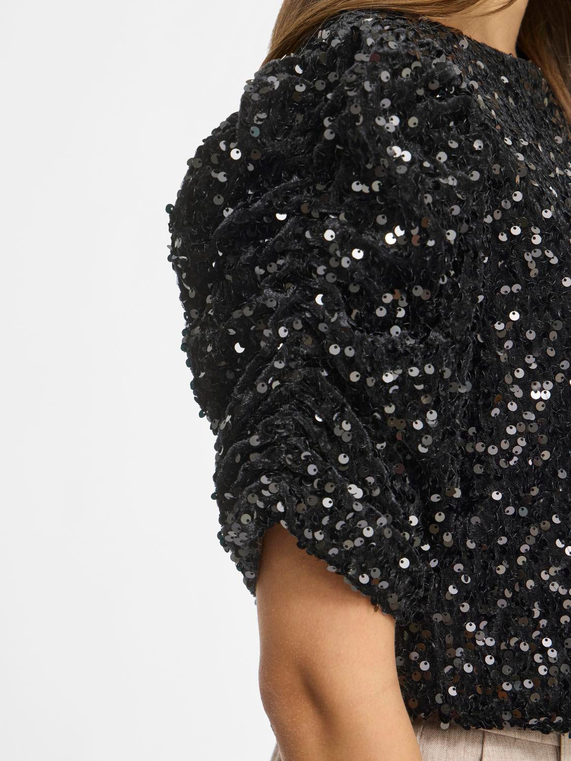 model_shot-detail